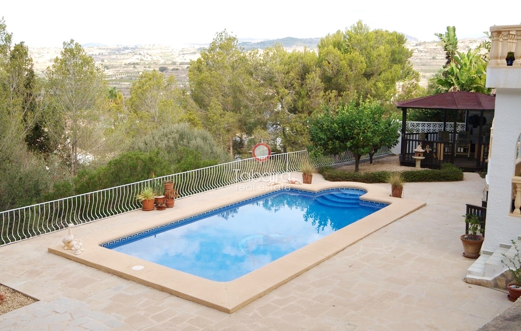 Lovely villa located in the outskirts of Moraira