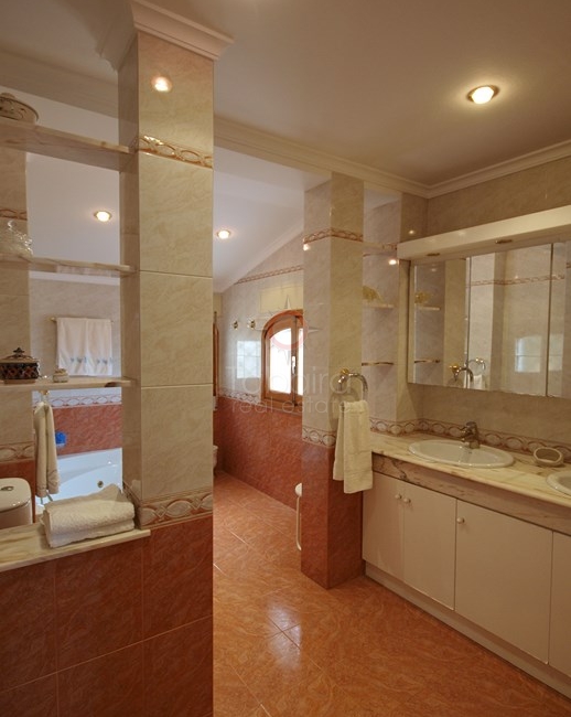 Villa with five bedrooms for Sale in Benimeit Moraira