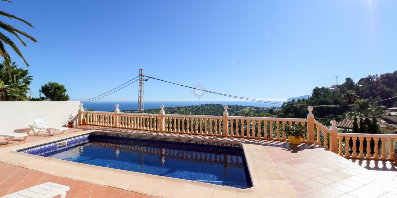 Villa with sea views for sale in Moraira