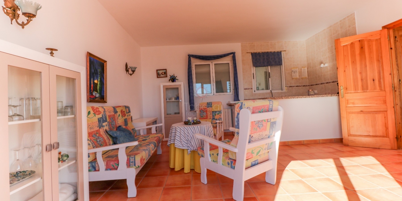 Villa med havsutsikt till salu i Moraira