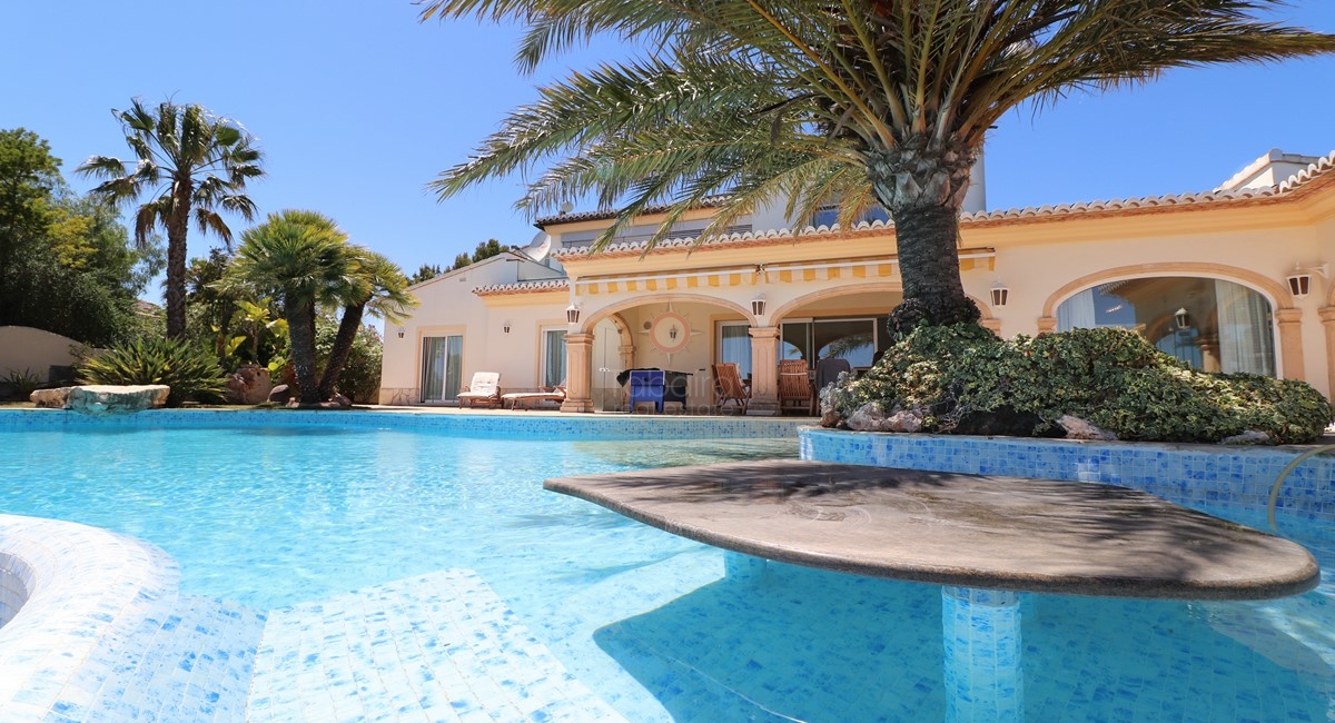 Villa met zeezicht in Moraira, Eigendom te koop in Moraira
