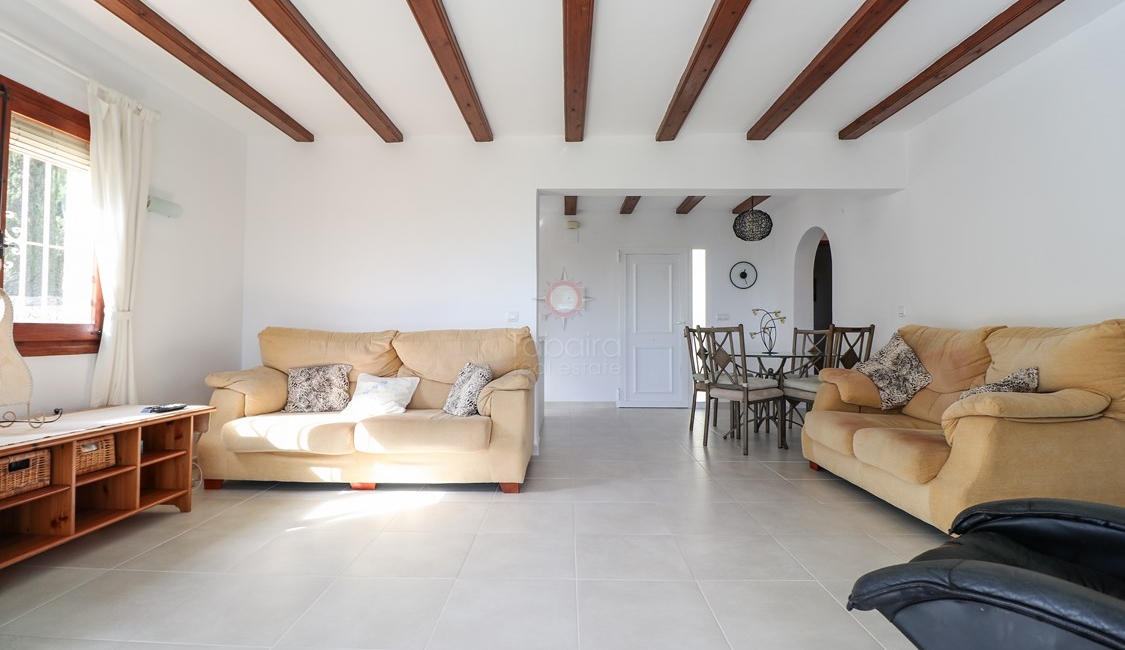 ▷ Villa with sea views for sale in Moraira