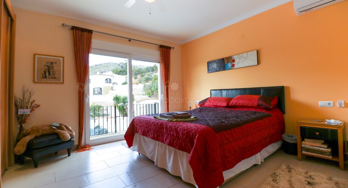 ▷ Lujosa villa de cuatro dormitorios en venta en El Portet Moraira.
