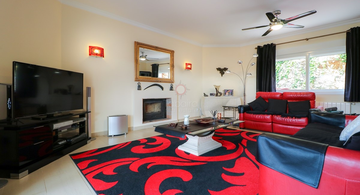 ▷ Lujosa villa de cuatro dormitorios en venta en El Portet Moraira.
