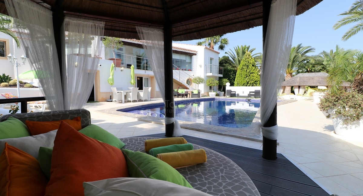 ▷ Moraira Immobilien - Fünf Schlafzimmer Villa zum Verkauf in San Jaime