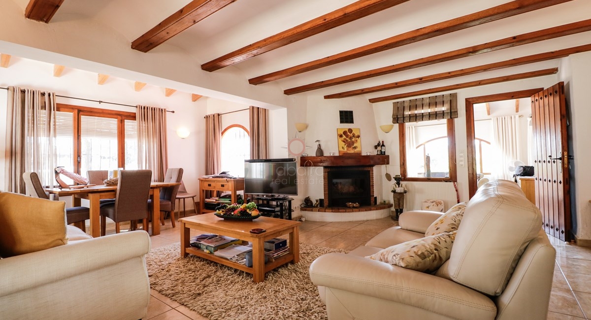 ▷ Villa de tres dormitorios en venta en Moraira Costa Blanca