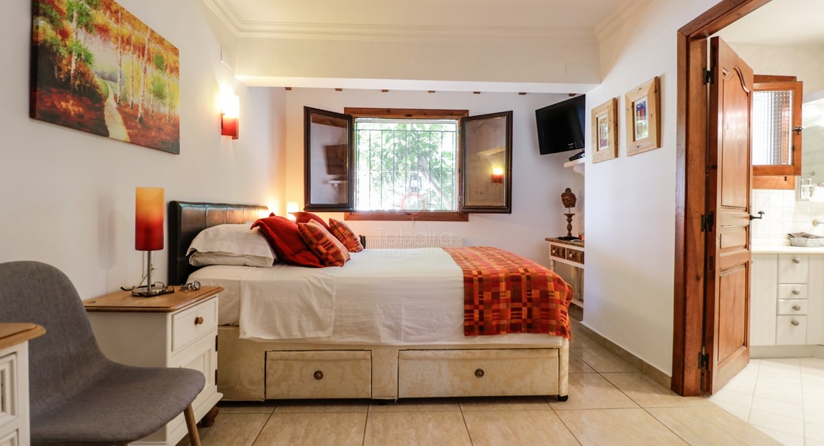 ▷ Villa met drie slaapkamers te koop in Moraira Costa Blanca