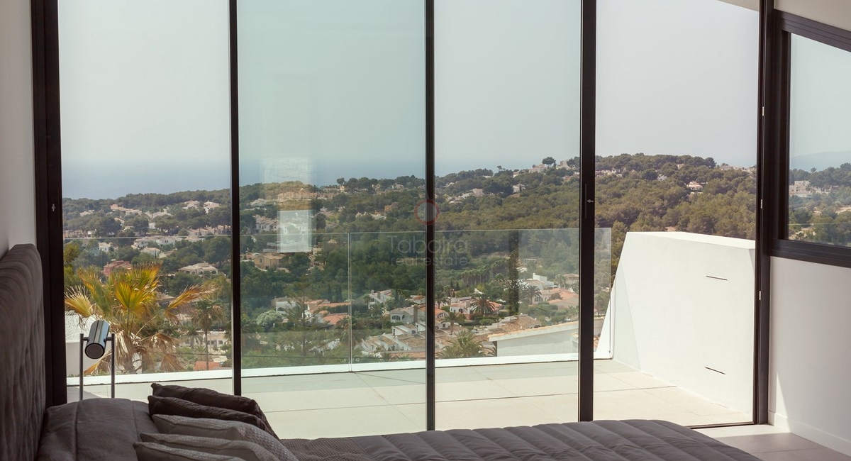 Villa contemporánea con vistas al mar en venta en Moraira