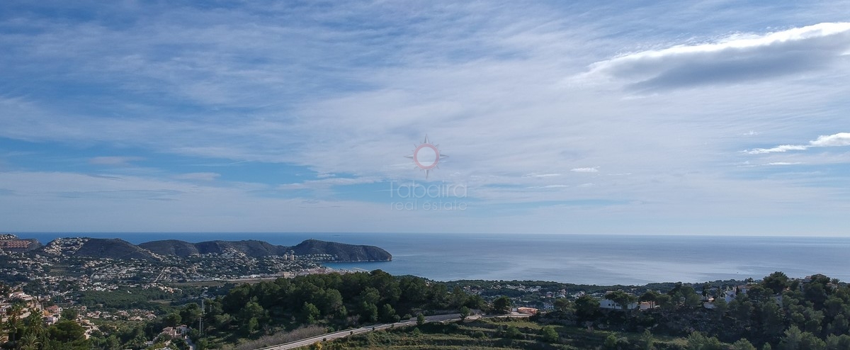 Villa met panoramisch uitzicht op zee te koop in Moraira