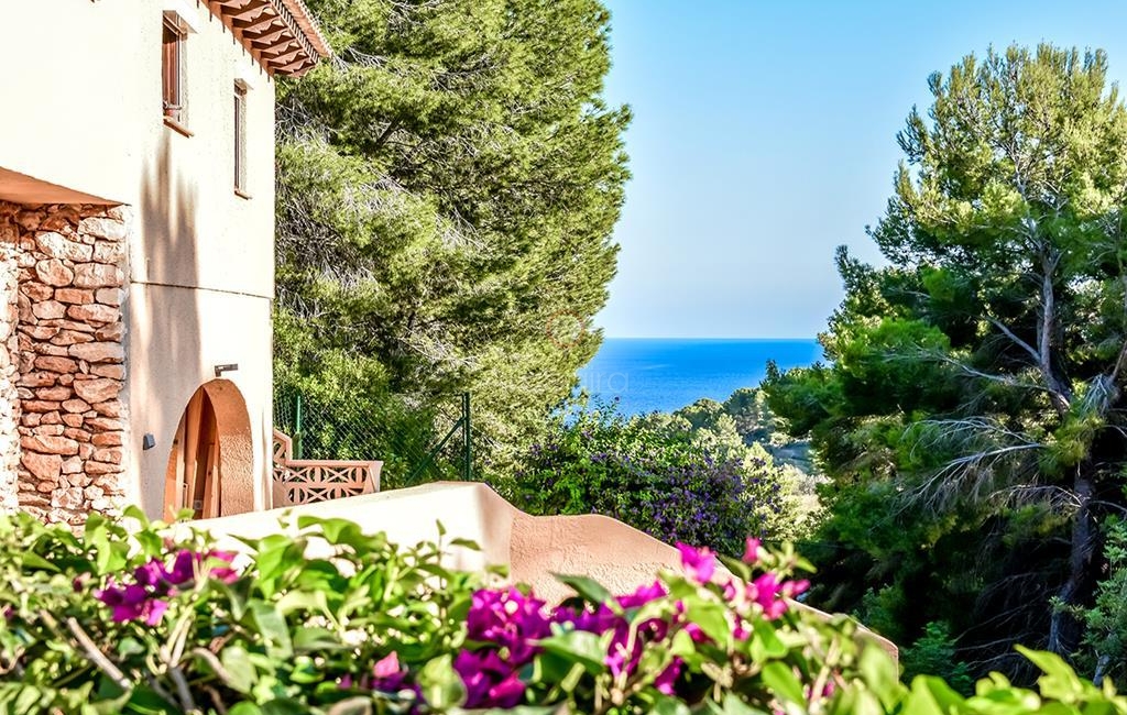 Villa zum Verkauf an der Küste von Benissa vor kurzem renoviert