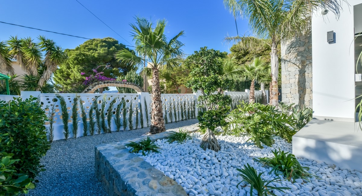 Nieuwbouw villa te koop in Calpe naast het strand