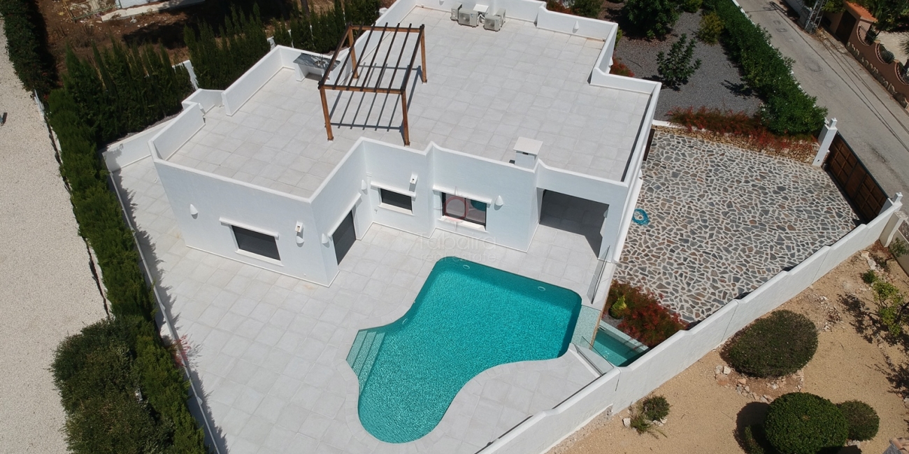 Neue Villa im zeitgenössischen Design zum Verkauf in Moraira