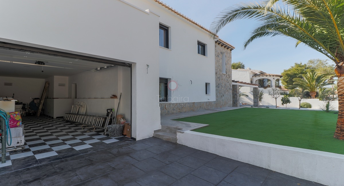 Stijlvolle nieuw gebouwde villa te koop in Moraira