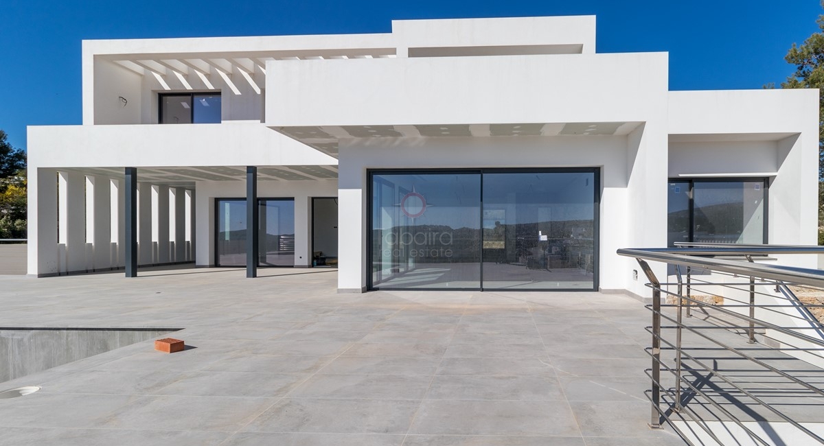 Nybyggd villa med havsutsikt till salu nära Moraira Costa Blanca