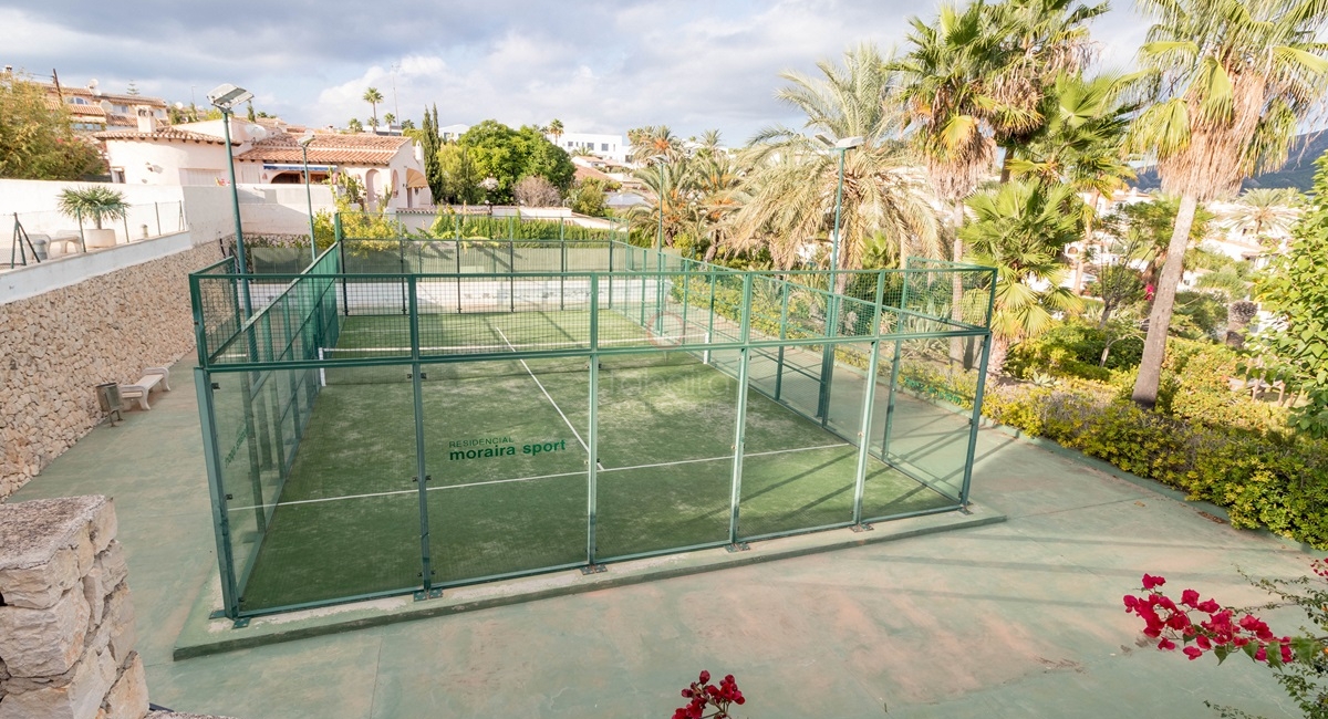 Tennisbaan in Moraira Sportontwikkeling