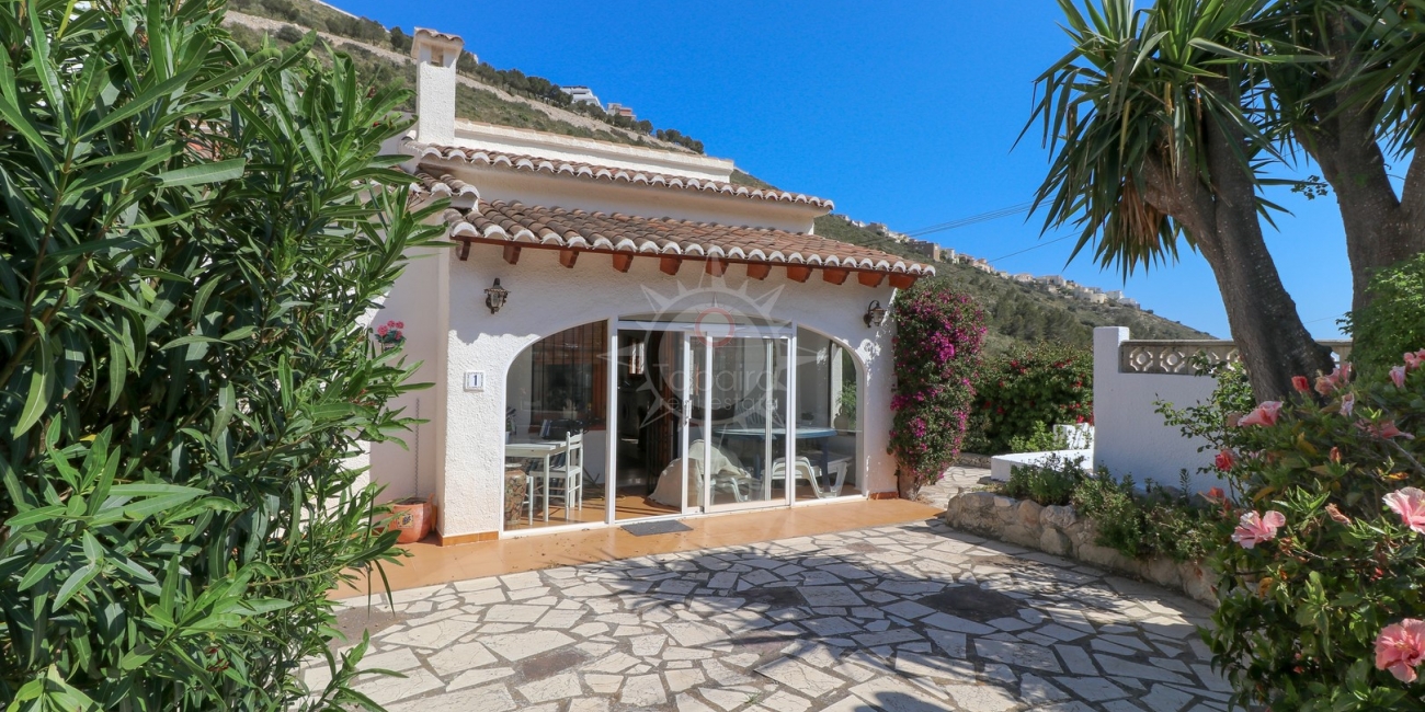Villa met kleine privétuinen te koop in Moraira