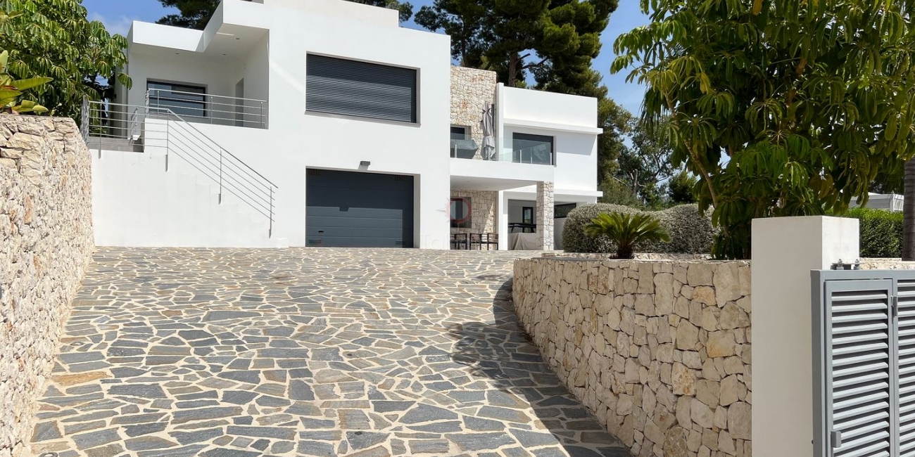 Villa moderna en venta con vistas al mar en Moraira