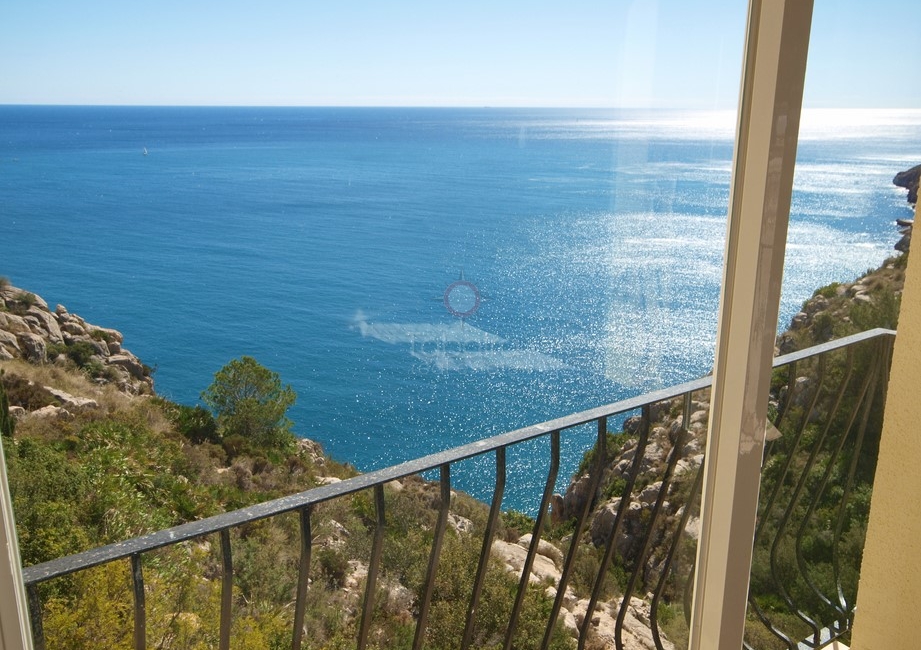 Uitzicht vanaf Frontline eigenschappen Cumbre del Sol Alicante